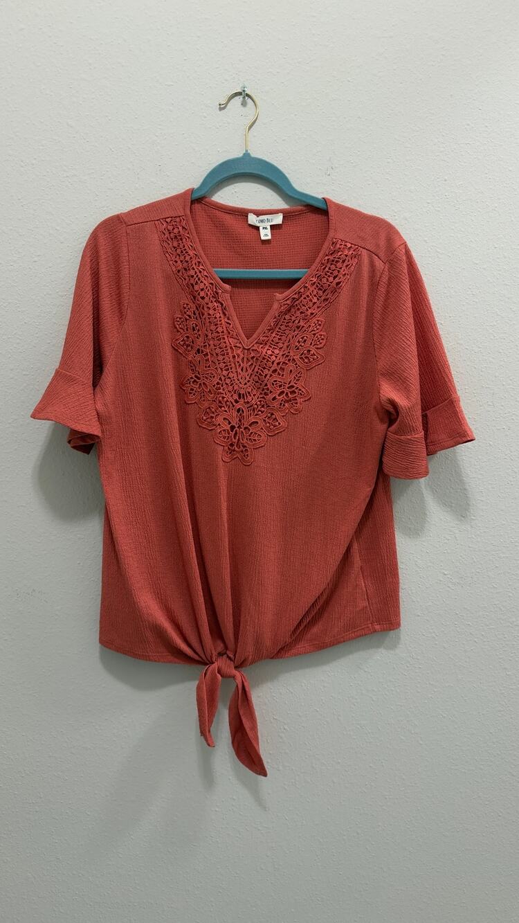 Como Blu Women's Petite XL Rust Terracotta Crochet Lace V-Neck Tie Front